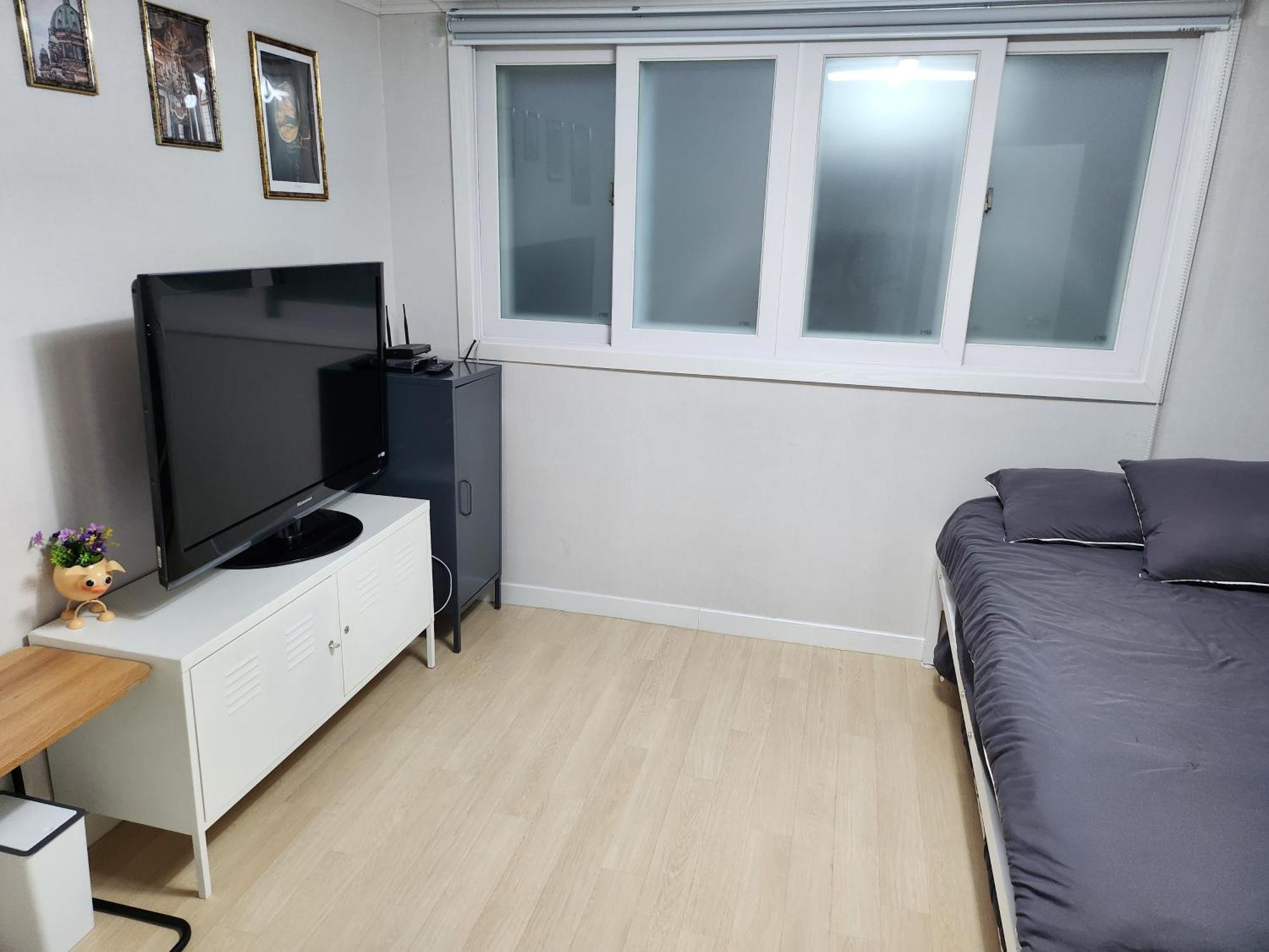 Brand New 2 Bedroom #6 Apartment *